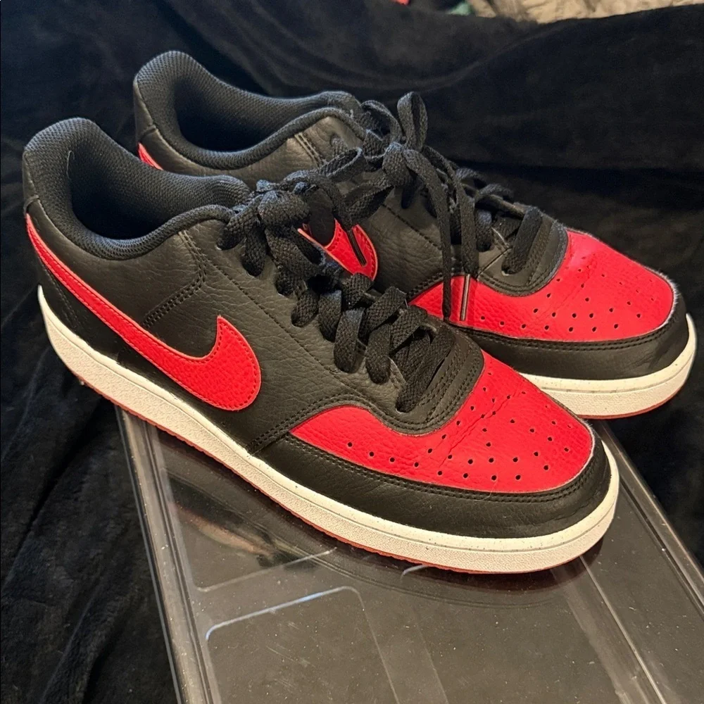 Nike Men's Black and Red Low-Top Sneakers